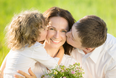 Mom with kids (Kisses)